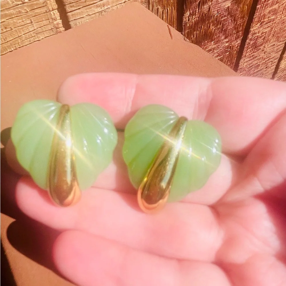 Vintage Jade-Colored Leaf Earrings - Picture 3 of 6